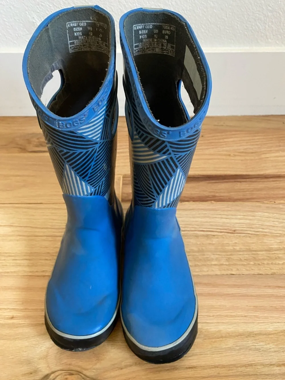 Size 12 kids Bogs waterproof boots